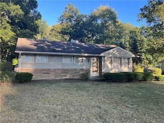 500 Clifton Dr NE, Warren, OH 44484