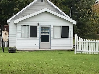 17131 Paradise Cove Rd, Alpena, MI 49707
