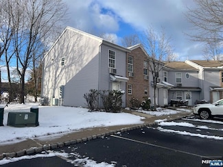 8 Packer Place, Saddle River, NJ 07458