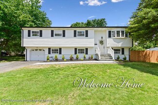 13 Thorne Place, Middletown, NJ 07748