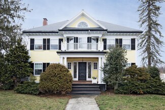 1717 Beacon St, Waban, MA 02468