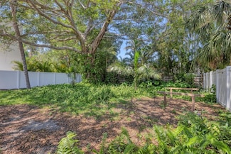 1679 Arlington St, Sarasota, FL 34239