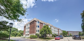 300 Thames Pkwy Unit 2A, Park Ridge, IL 60068