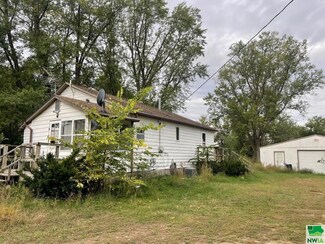 1632 Erie Dr, Dakota City, NE 68731