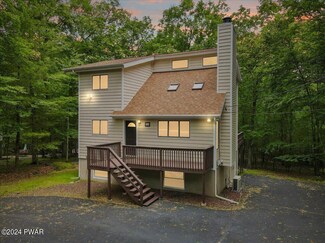 114 Rainbow Dr, Lackawaxen, PA 18435