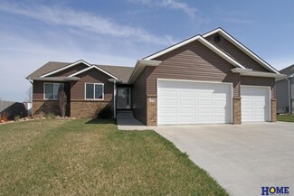 7210 Zagros Dr, Lincoln, NE 68516
