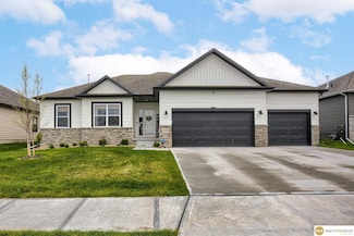 21136 Sunburst Ave, Elkhorn, NE 68022