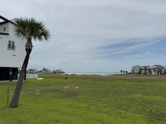 35 Tiki Dr, Tiki Island, TX 77554