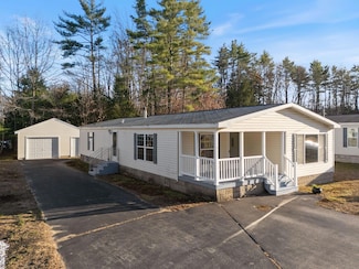 6 Commodore Dr, Sanford, ME 04073