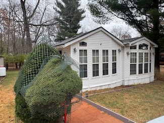 21-211 Woodhaven Lakes, Sublette, IL 61367