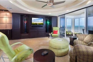 9577 Gulf Shore Dr Unit 402, Naples, FL 34108