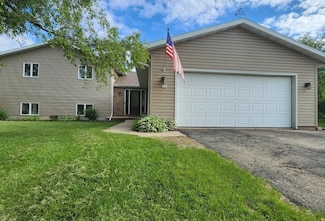 106 Niehoff Dr, Fall River, WI 53932