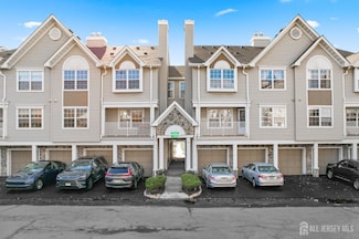 21 Newburgh Dr, Edison, NJ 08820