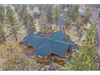 67194 Harrington Loop Rd, Bend, OR 97701