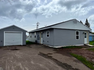 35 Field Rd, Silver Bay, MN 55614