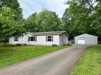 1438 Elm Blvd, Beaverton, MI 48612