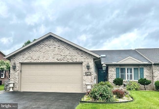 348 Phoenix Dr, Chambersburg, PA 17201