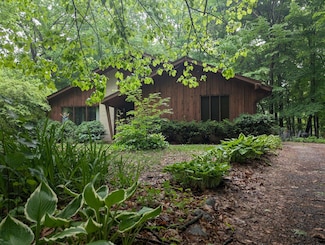 W209N13470 Robinhood Dr, Richfield, WI 53076