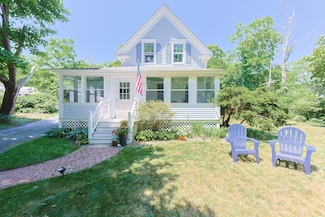 5 Pleasant St, Bourne, MA 02536