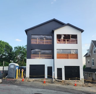 47 Laurel St, Worcester, MA 01605
