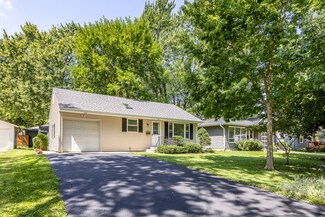 18 S Adams St, North Aurora, IL 60542