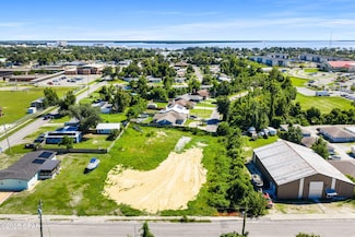 697 W 13th St, Panama City, FL 32401