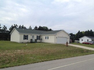 8504 S Elizabeth Dr, Maple City, MI 49664