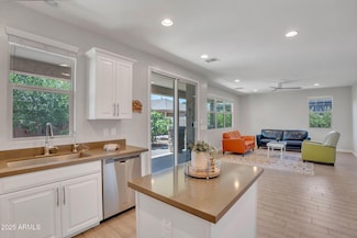 242 N Crosscreek Dr, Chandler, AZ 85225