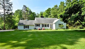 5825 Briarwood Ln, Solon, OH 44139