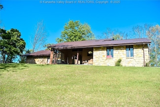 1 Oakwood Dr, Madison, WV 25130