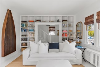 193 Coggeshall Ave, Newport, RI 02840