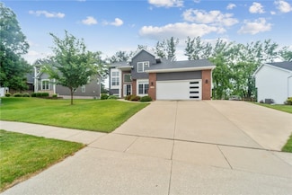 2385 Wolf Creek Trail, Hiawatha, IA 52233