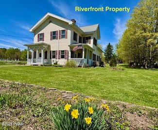 962 Creek Dr, Prompton, PA 18456