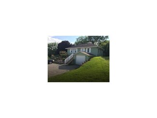 415 1st St N, Walford, IA 52351