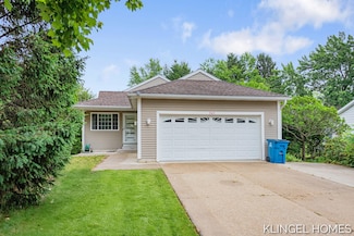 340 S Lake Ave, Spring Lake, MI 49456