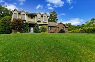 355 Hidden Lake Dr, Clinton, OH 44216