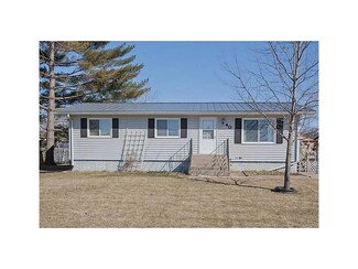 40 Thompson Dr, Palo, IA 52324