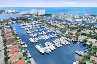 842 Spinnaker Dr E, Hollywood, FL 33019