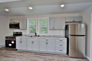 12 Apple Trail, Oak Ridge, NJ 07438