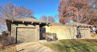 5542 SW Stonegate Ct, Topeka, KS 66606