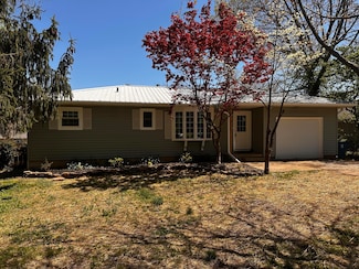304 N Dogwood St, Strafford, MO 65757