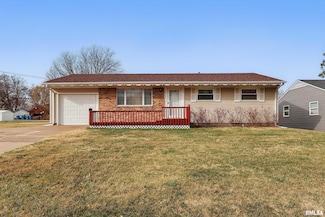 927 Wisconsin St, Le Claire, IA 52753