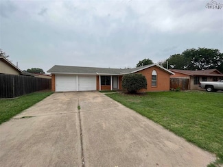 4704 N Shore Dr, Wichita Falls, TX 76310