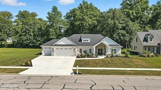 4046 Running Oak Trail, Lima, OH 45807