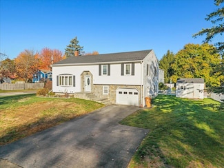 20 Village Green Dr, Saco, ME 04072