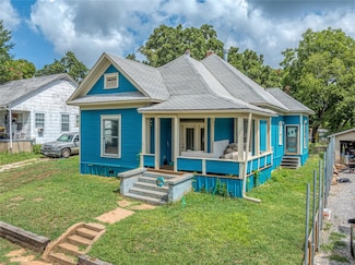 615 W Texas St, Denison, TX 75020
