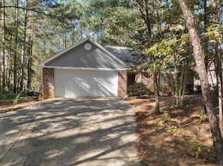 28 Bedford Forrest Ln, Hattiesburg, MS 39401