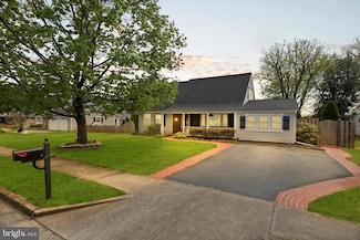 13129 Pennypacker Ln, Fairfax, VA 22033