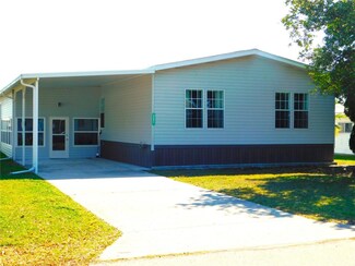 5302 Mohawk St, Zephyrhills, FL 33542