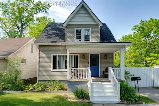 1217 E Madge Ave, Hazel Park, MI 48030